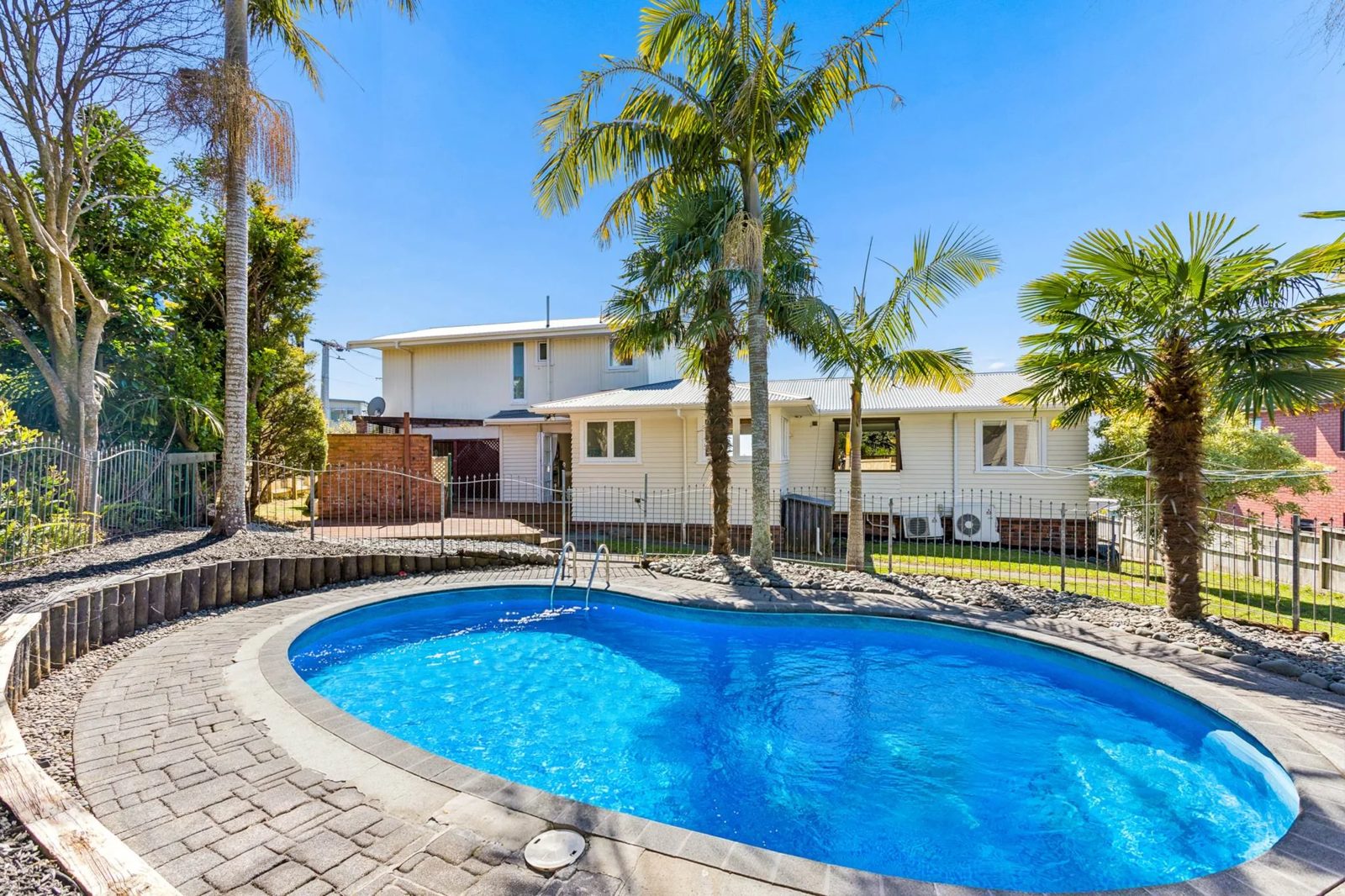 1 Crystal Avenue, Glendene