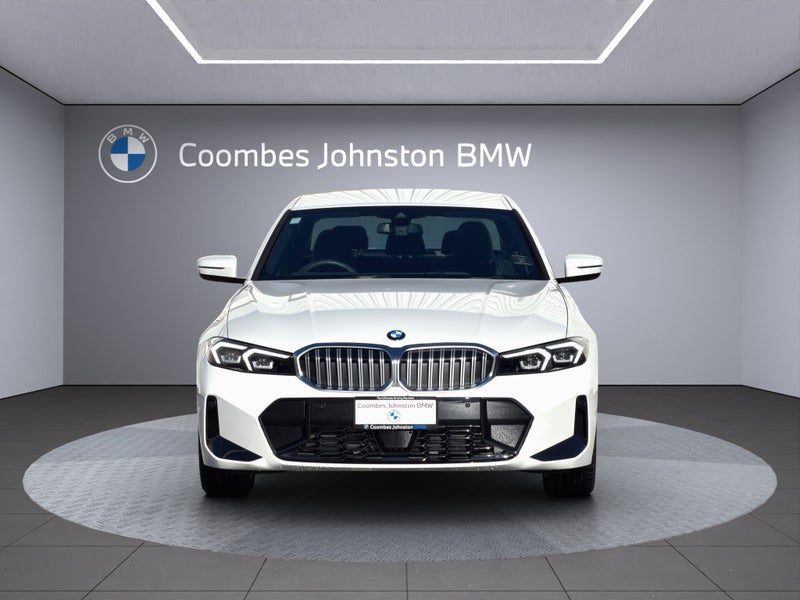 2026 BMW 320i Sedan, photo 2