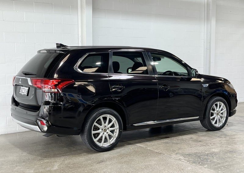 2015 Mitsubishi Outlander PHEV Plug-in Hybrid, photo 3