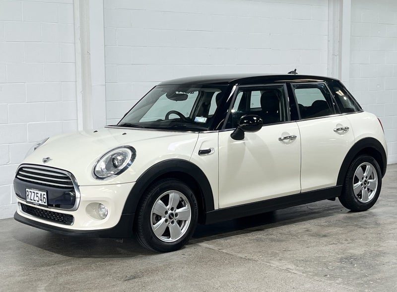 2016 MINI Cooper 5-Door, main photo