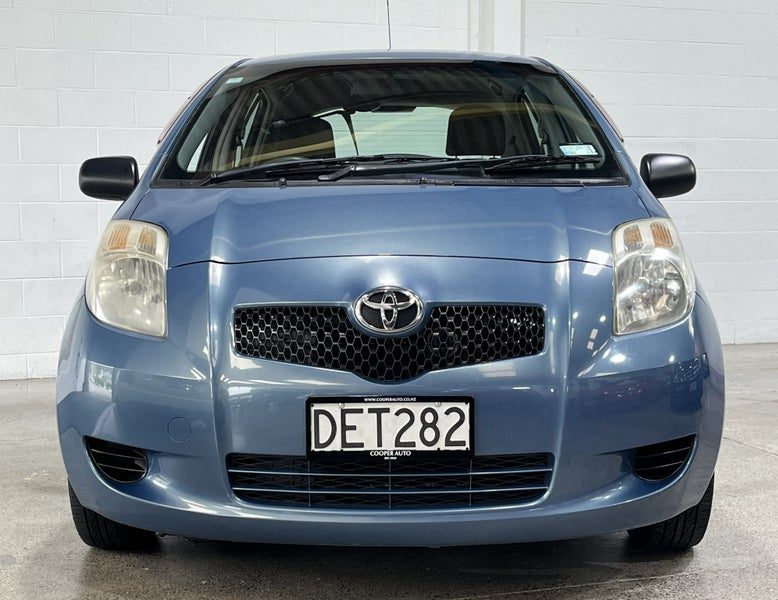 2006 Toyota Yaris 1.3L Manual Hatch, photo 2