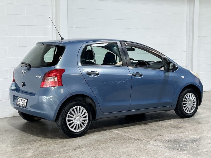 2006 Toyota Yaris 1.3L Manual Hatch, photo 3