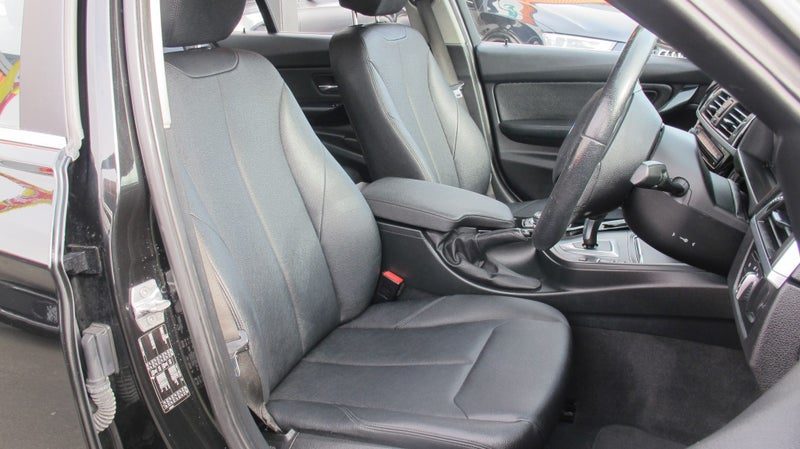 2017 BMW 3 Series 318I, photo 2