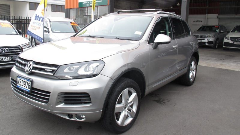 2011 Volkswagen Touareg V6, main photo