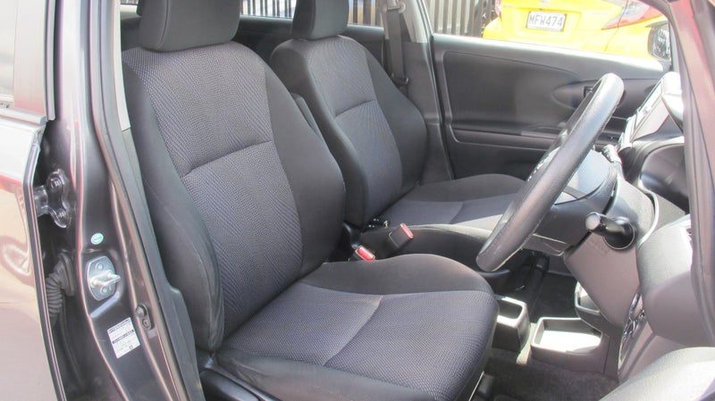 2013 Toyota Wish WAGON 1.8 AUTO 7 SEATER, photo 2