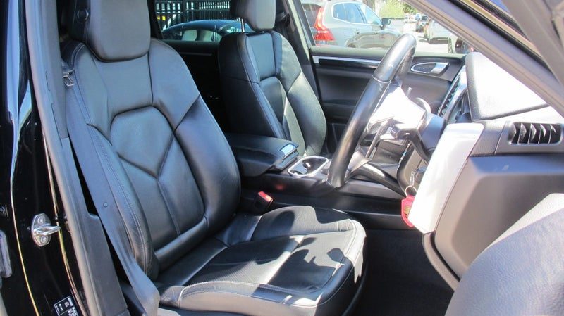 2016 Porsche Cayenne Turbo, photo 2
