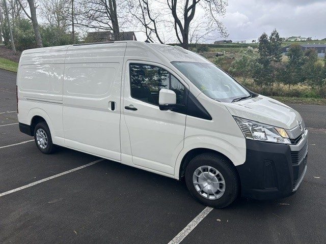 2025 Toyota Hiace ZX GD320R, photo 2