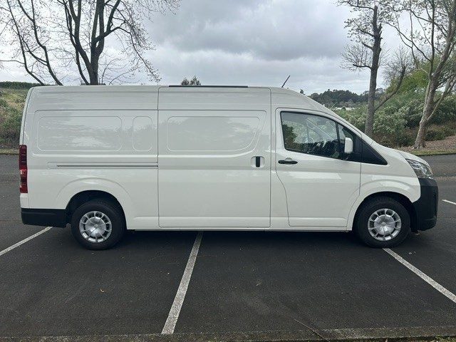 2025 Toyota Hiace ZX GD320R, photo 3