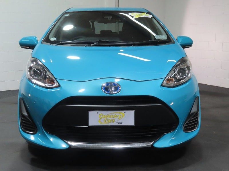 2020 Toyota Aqua Hybrid S, photo 2