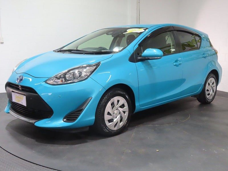 2020 Toyota Aqua Hybrid S, photo 3