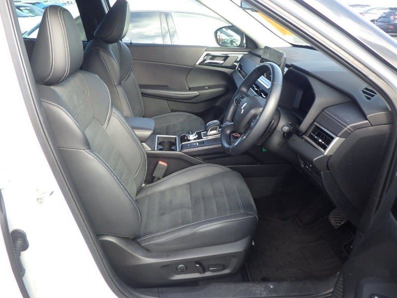 2022 Mitsubishi Outlander PHEV G 7 seats, photo 3