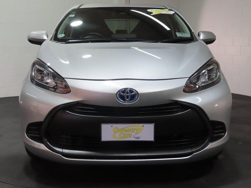 2021 Toyota Aqua Hybrid, photo 2