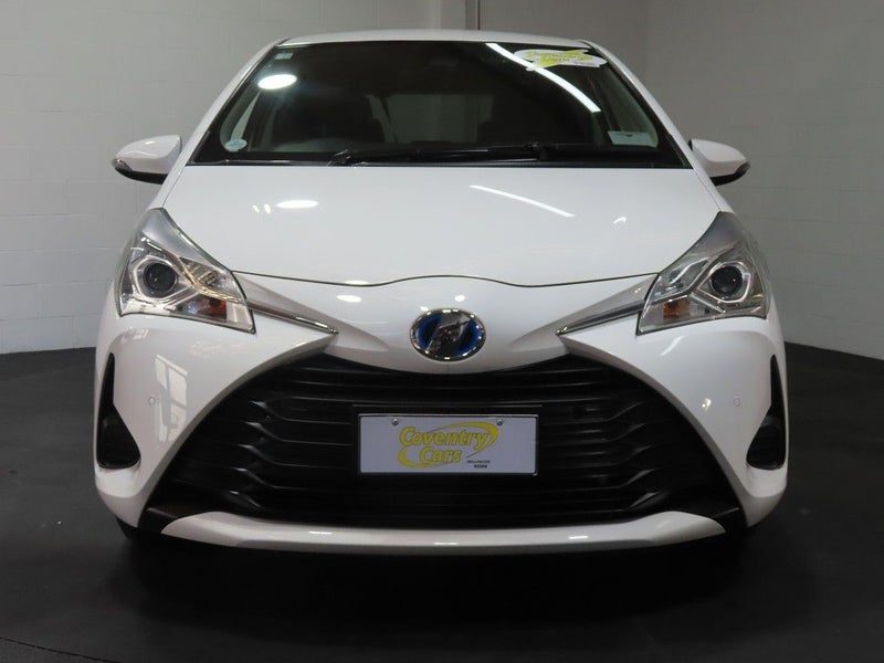 2019 Toyota Vitz Hybrid, photo 2