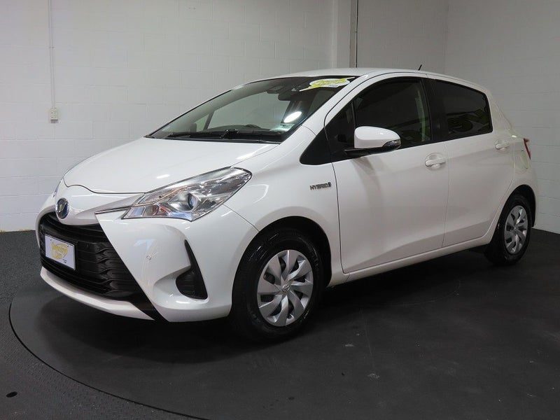 2019 Toyota Vitz Hybrid, photo 3
