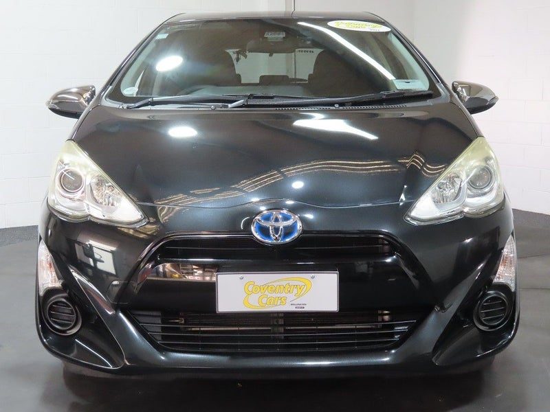 2016 Toyota Aqua Hybrid, photo 2