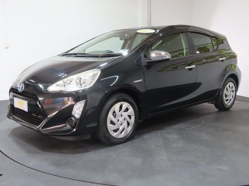 2016 Toyota Aqua Hybrid, photo 3