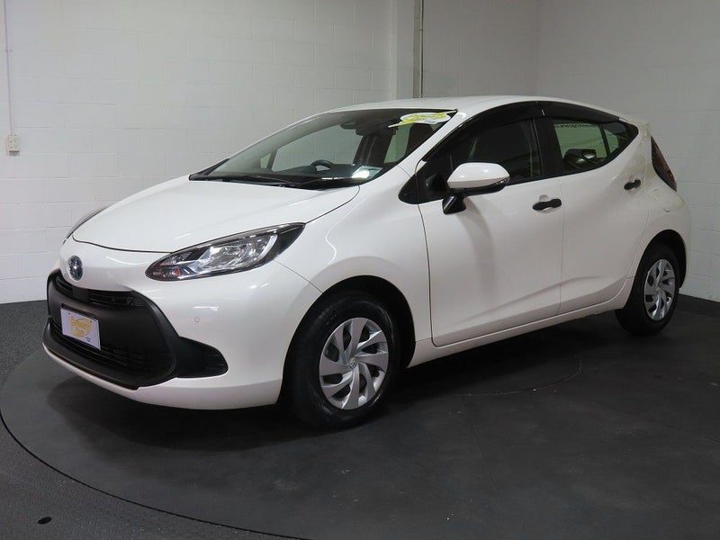 2023 Toyota Aqua Hybrid, photo 3