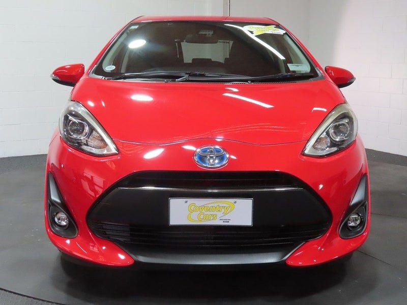 2018 Toyota Aqua Hybrid S, photo 2