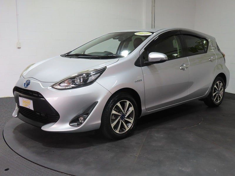 2017 Toyota Aqua Hybrid Leather package, photo 3