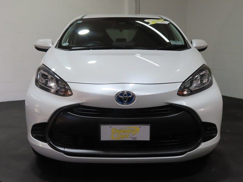 2023 Toyota Aqua Hybrid X, photo 2