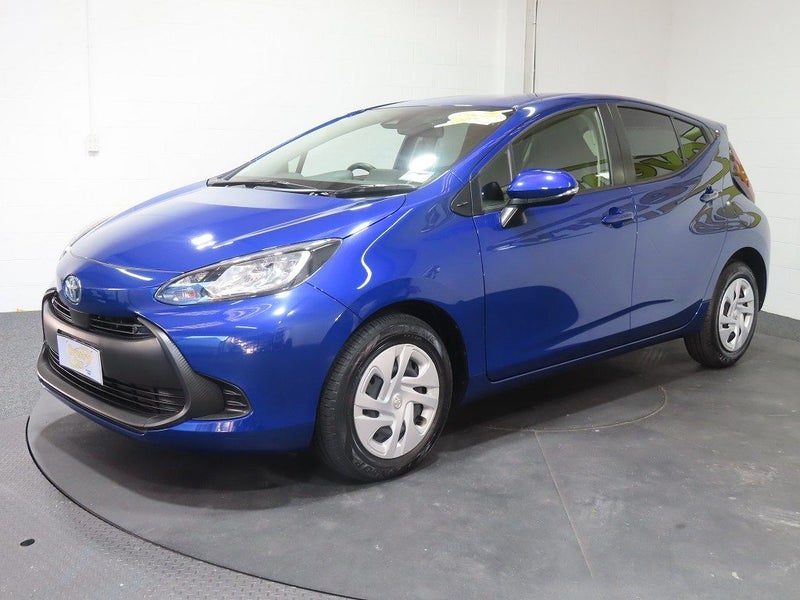 2022 Toyota Aqua Hybrid X, photo 3