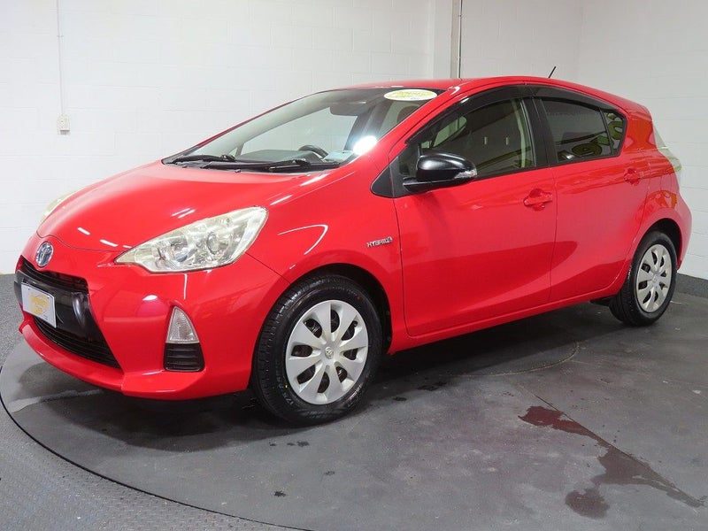 2012 Toyota Aqua Hybrid G, photo 3