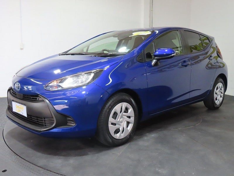 2022 Toyota Aqua Hybrid X, photo 3