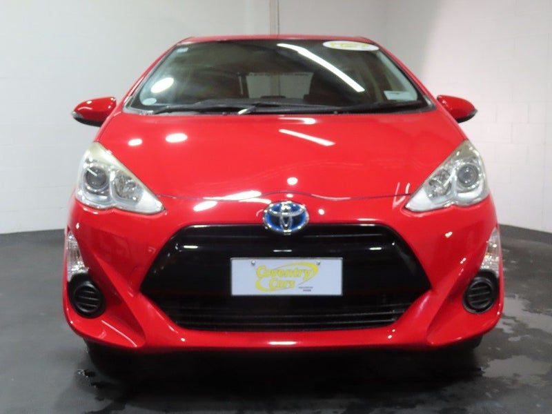 2015 Toyota Aqua Hybrid G, photo 2