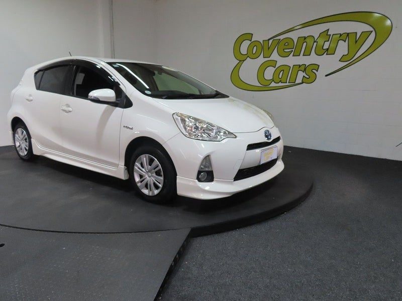 2014 Toyota Aqua Hybrid S, main photo