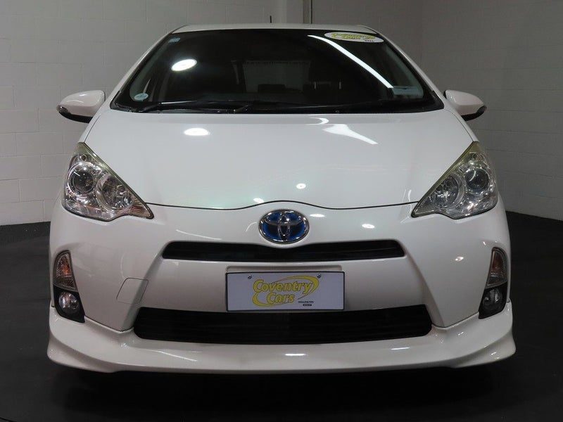 2014 Toyota Aqua Hybrid S, photo 2