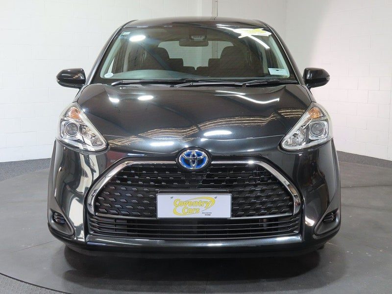 2022 Toyota Sienta Hybrid X 7 seats, photo 2