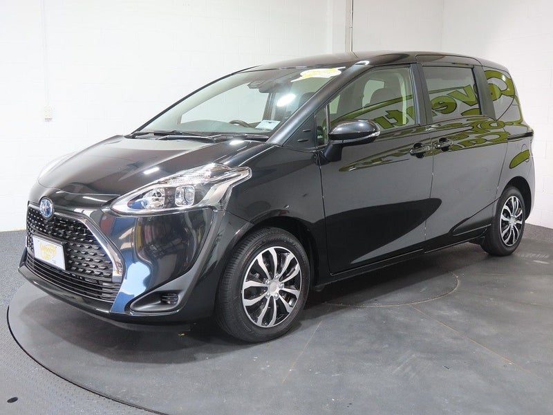 2022 Toyota Sienta Hybrid X 7 seats, photo 3