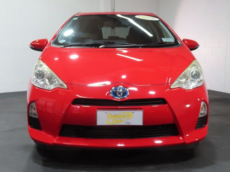 2013 Toyota Aqua Hybrid S, photo 2