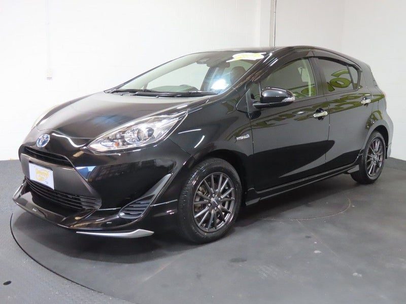 2018 Toyota Aqua Hybrid S, photo 3