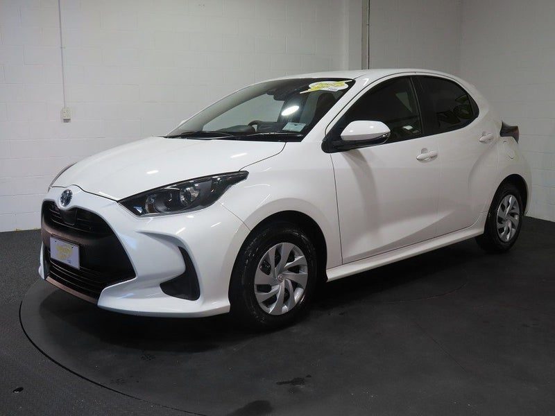 2023 Toyota Yaris Hybrid X, photo 3