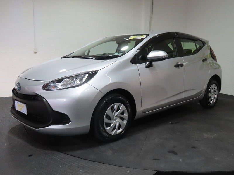 2023 Toyota Aqua Hybrid, photo 3