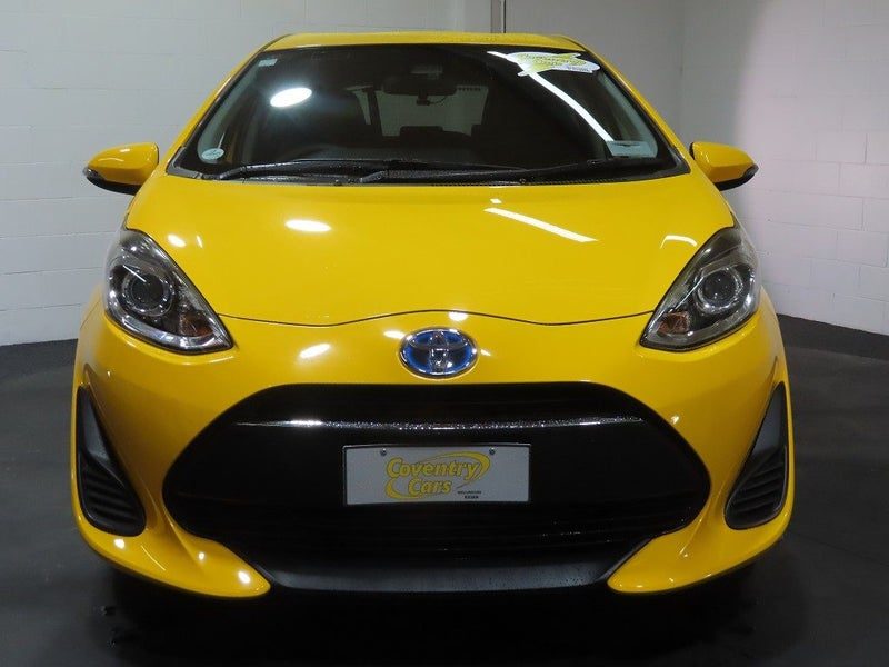 2018 Toyota Aqua Hybrid S, photo 2