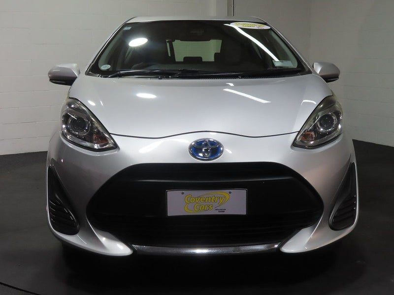 2021 Toyota Aqua Hybrid, photo 2