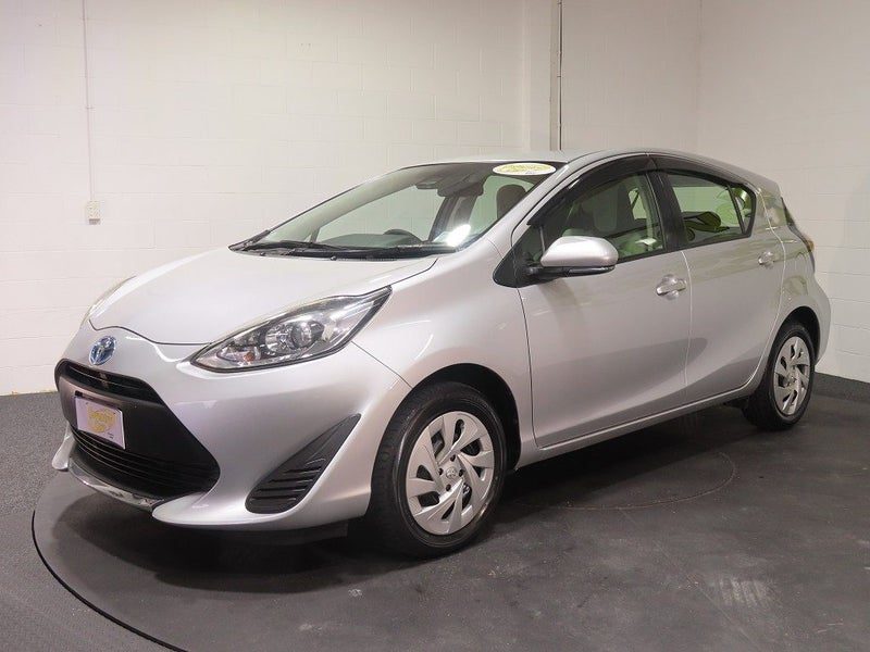2021 Toyota Aqua Hybrid, photo 3