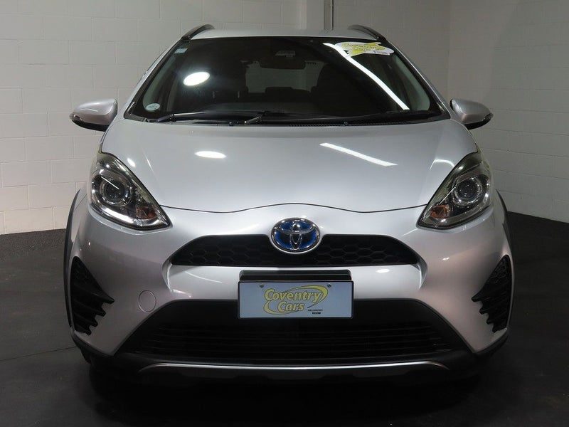 2017 Toyota Aqua Hybrid Crossover, photo 2