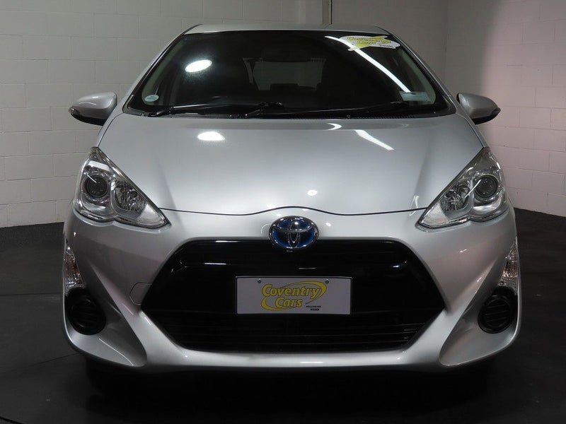 2015 Toyota Aqua Hybrid G, photo 2