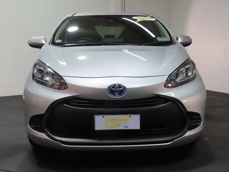 2022 Toyota Aqua Hybrid X, photo 2