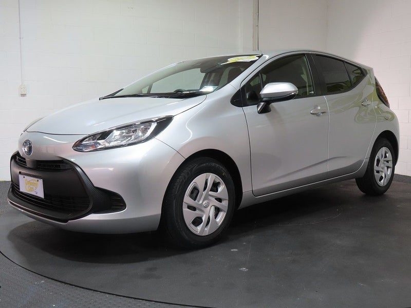 2022 Toyota Aqua Hybrid X, photo 3