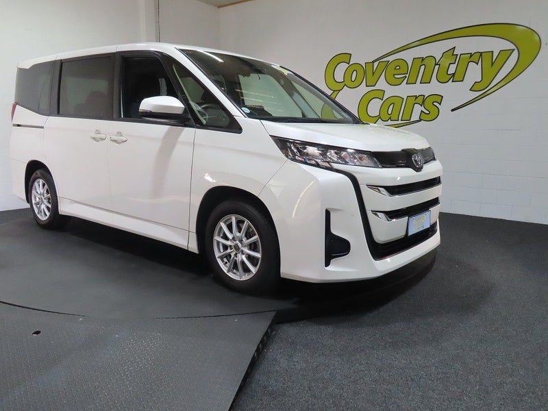 2022 Toyota Noah X 8 seats