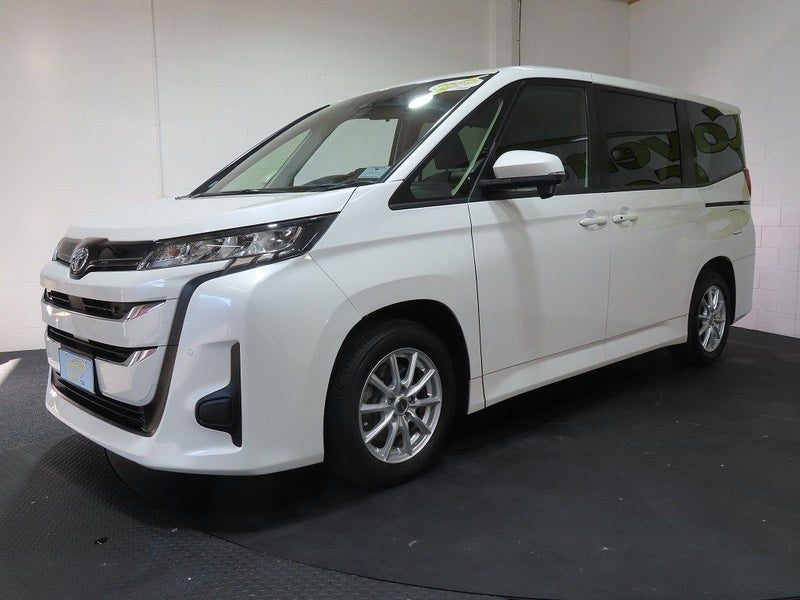 2022 Toyota Noah X 8 seats, photo 3