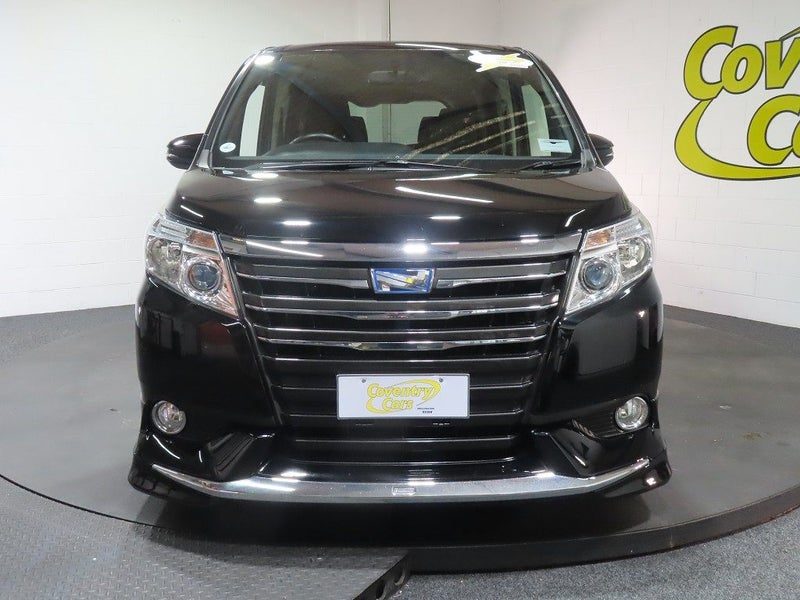 2015 Toyota Noah Hybrid G, photo 2
