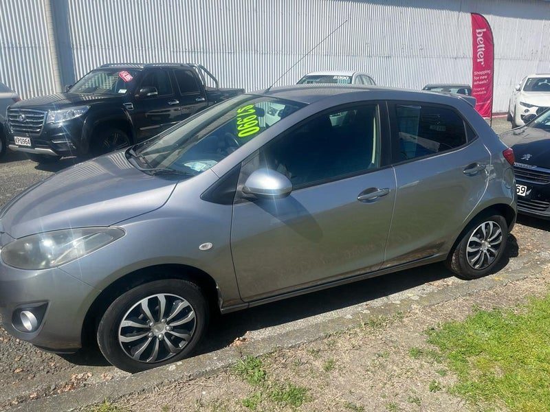 2011 Mazda Demio 5 Door Hatch, photo 2