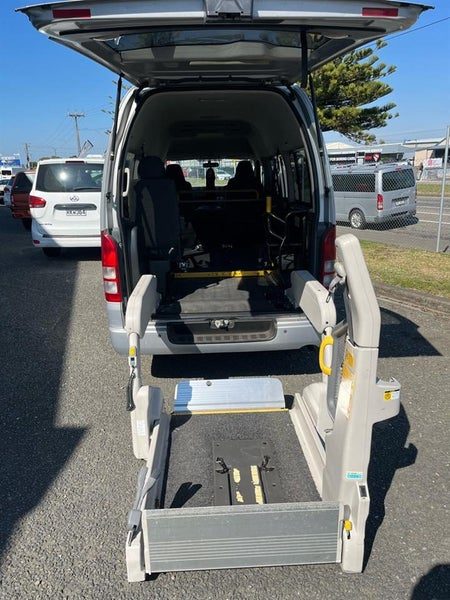 2012 Toyota Regius Wheel Chair Van, photo 2