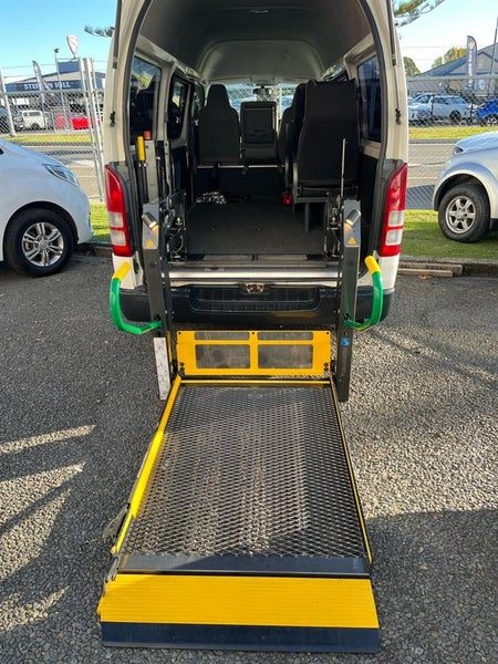 2004 Toyota Regius ACE, photo 3