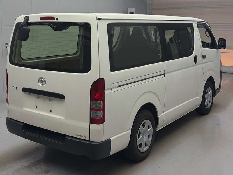 2018 Toyota Hiace DX 5 Door 6 Seater, photo 2